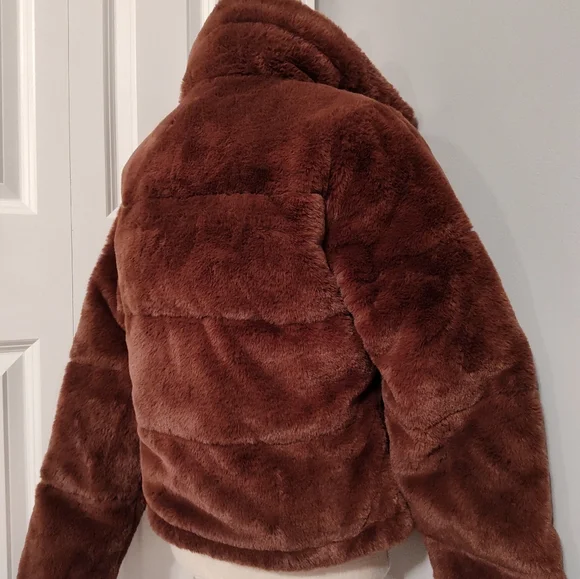 🤎EUC Abercrombie & Fitch Mini Puffer Cropped Faux Fur Coat, Brown, Small - Picture 11 of 16